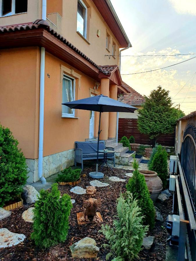 Airport Luxury Apartman 42 Vecses Exterior photo